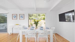 Wreck Beach Retreat - 3 Flannel Flower Fairway - close to the waters edge