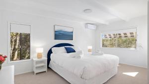 Wreck Beach Retreat - 3 Flannel Flower Fairway - close to the waters edge