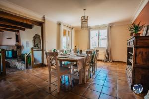 Villas Belle Villa avec Superbe vue, Piscine et Jacuzzi : photos des chambres