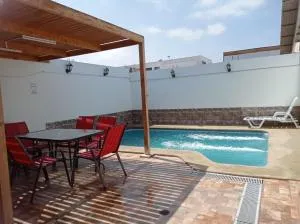 Cómoda casa con piscina - Saucache