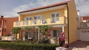 Apartment and room Hudoletnjak - Šilo