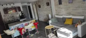 T2 à ENSUES LA REDONNE Proche calanques - Le Rove