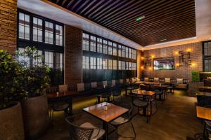 Restaurant, Amwaj Rotana Jumeirah Beach in Dubai