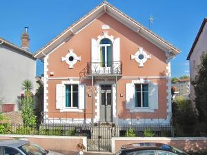 Villas Villa MAGDA a 30 mn mer pour vacances ou cure : Villa