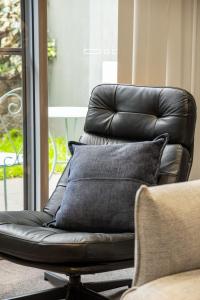 Modern Urban Retreat 1BR Apt near Chatswood