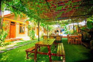 Hillside View Bungalow Homestay