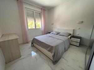 Villa Appartement 3 chambres, refait à neuf, piscine, proche mer et gare