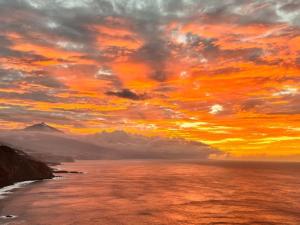 Cliffhanger spectacular view over North Coast