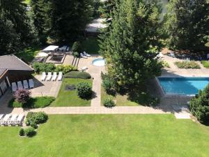 Laax with indoor and outside pool, sauna, 200 Meter to Ski lift , Fitnessroom, Tennis Place, Joyroom, Parkstadion Reserve