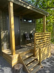 Vättervy Glamping- Ravinstuga