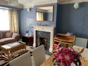 Two Double Bedroom Maisonette with rear garden.