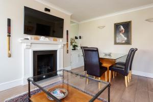 Veeve - Garden Square Serenity