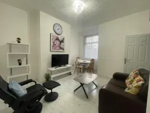 Great House 10mins to Manchester City Centre - 阿什顿下安林恩