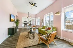 Exquisite 4 Bedroom Luxury condo Just Steps from the French Quarter - Kenner
