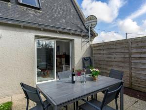 Maisons de vacances Holiday Home Tal Ar Mor by Interhome : photos des chambres