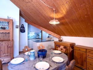 Apartment Les Combettes D et E by Interhome