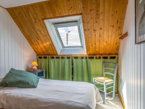 Maisons de vacances Holiday Home Bleue - LOQ206 by Interhome : photos des chambres