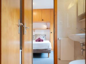 Apartment Les Crêtes 1-3 by Interhome