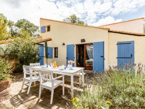 Maisons de vacances Holiday Home Hameau de Talaris-3 by Interhome : photos des chambres