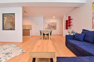 Cozy apartment located on Piraeus Port area-(SPETS_D1)