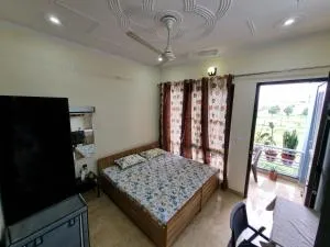 HOmTEL-1Bedroom Home Stay by Pushpanjali QLH - Herbertpur