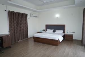 Madhav Kuteer B- 34 Vrindavan