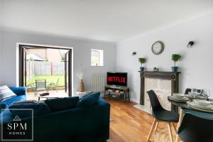 Large 3 Bed House - Long Stays Welcome - Smart TVs in Each Bedroom - Parking - Wifi