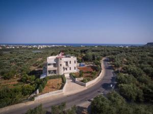 Malena Apartment by 8essentially