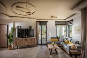 Malena Residence by 8essentially