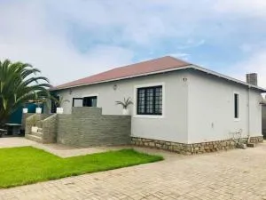3 Bedroom, 3 Bathroom, Close to the Beach & Town - Langstrand
