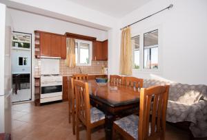 Shoreline Drive Beach House by "elite"