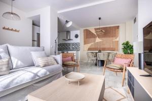 Amplísimo apartamento de diseño nuevo en el corazón de Triana, Parking included