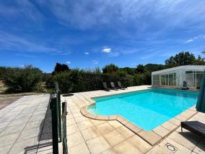 Maisons de vacances Trois gites ensemble dans le meme immeuble devant la piscine avec terrasses offrant une vue magnifique, dont une couverte au niveau de la piscine et vue sur la vallee a l'etage : photos des chambres