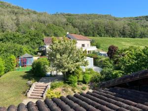 Maisons de vacances Trois gites ensemble dans le meme immeuble devant la piscine avec terrasses offrant une vue magnifique, dont une couverte au niveau de la piscine et vue sur la vallee a l'etage : photos des chambres