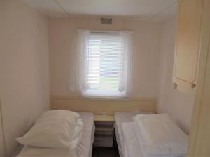 Sealands Atlas SL 6 Berth 2 bedrooms direct access to the beach