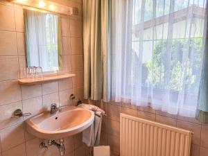 Apartment Sonnenschein B by Interhome