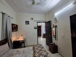 HOmTEL-2BHK Independent Flat by Pushpanjali QLH