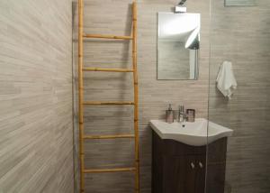 Comfy Athenian 1BD Apt next to Neos Kosmos Metro