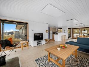 Holiday Home Eyla - from the sea by Interhome