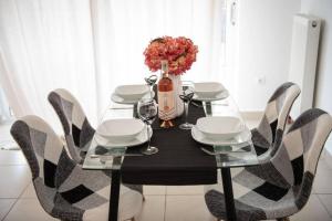 Overlooking park flat close to the Piraeus Port-(DRAP-A7)