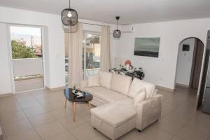 Overlooking park flat close to the Piraeus Port-(DRAP-A7)