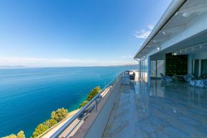 Seaview Luxury Penthouse Kalaja