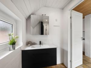 Holiday Home Sondra - from the sea by Interhome