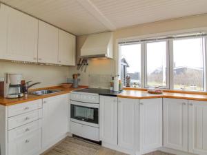Holiday Home Edvia - 300m from the sea in NW Jutland by Interhome