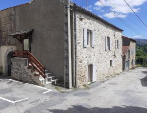 Maisons de vacances Gite des Monts de L'Autan : Maison de Ville 3 Chambres