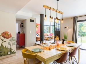 Maisons de vacances Holiday Home La Villa des Marronniers by Interhome : photos des chambres