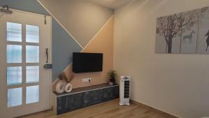 Home Tales 1 - by Tipiverse