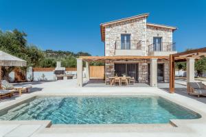 Bedrock beachside villa with private pool