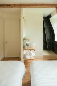B&B / Chambres d'hotes Petit Chateau Vercourt : photos des chambres
