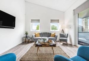 Lakeside Lodge by Grandeur Property